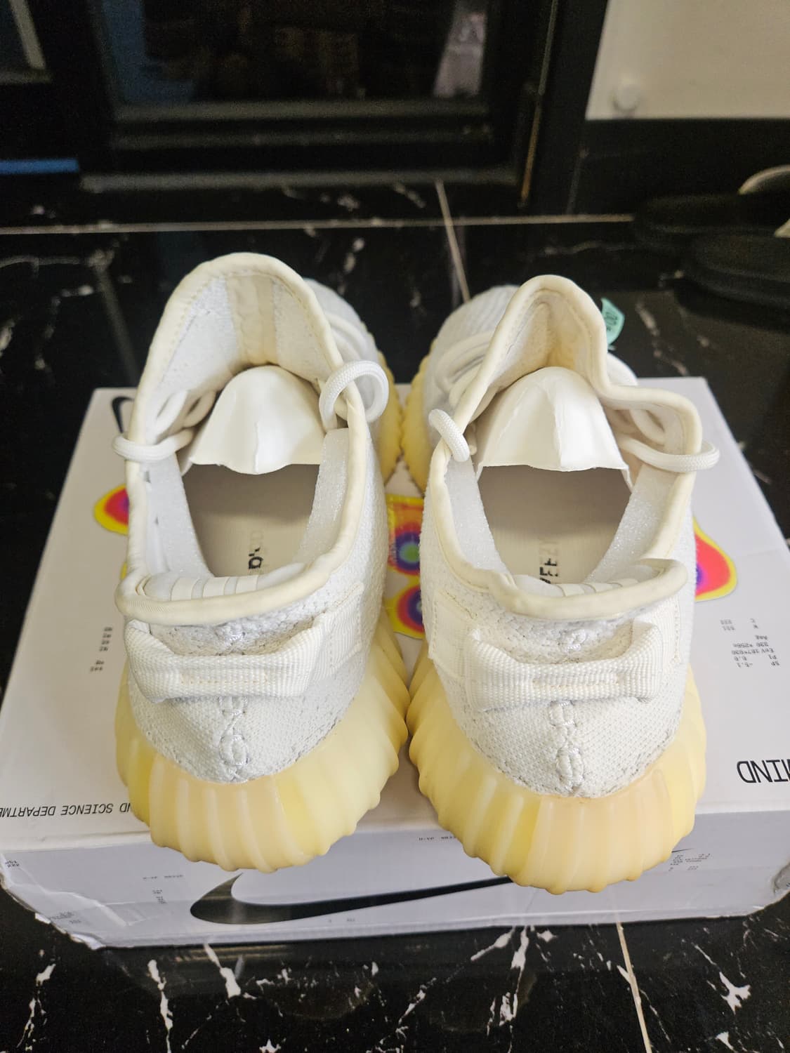 이지부스트350 크림화이트 상품이미지4