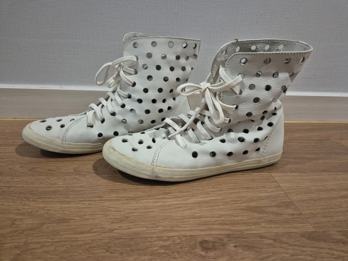 화이트 펀칭 스니커즈  240 상품이미지2