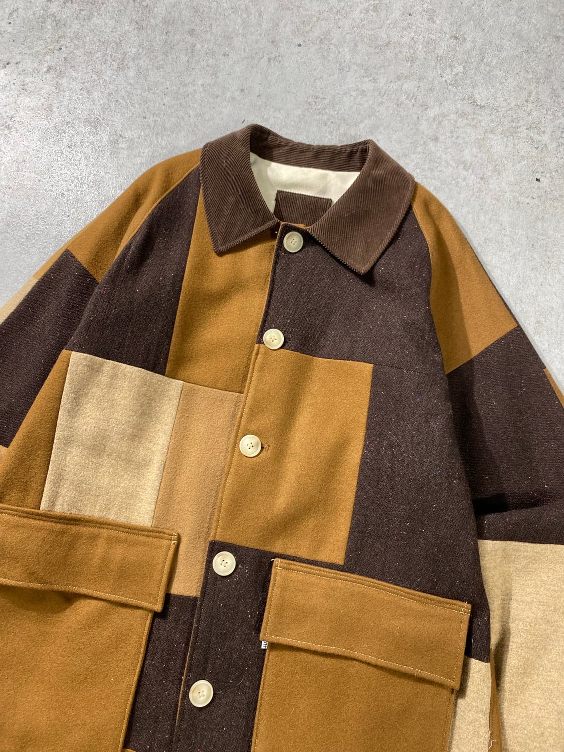 [L] KINOTT 키노트 브라운 패치워크 코트 상품이미지2