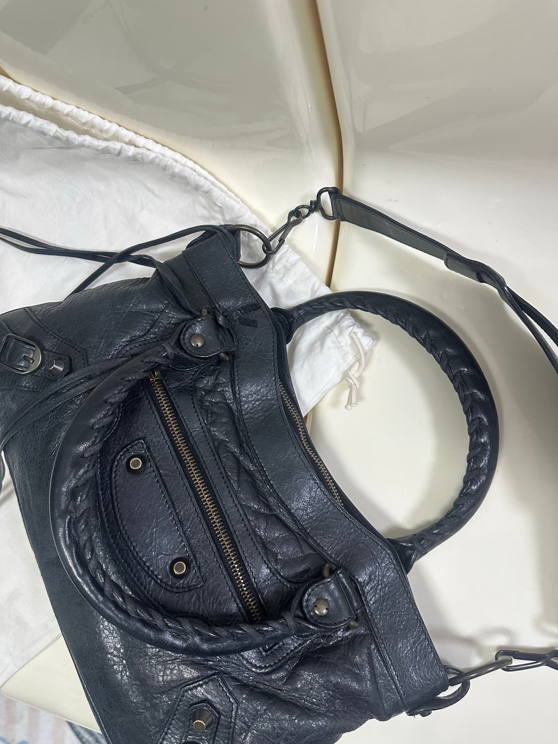 [A 정품] 발렌시아가 시티 모터백 퍼스트 블랙 상품이미지3