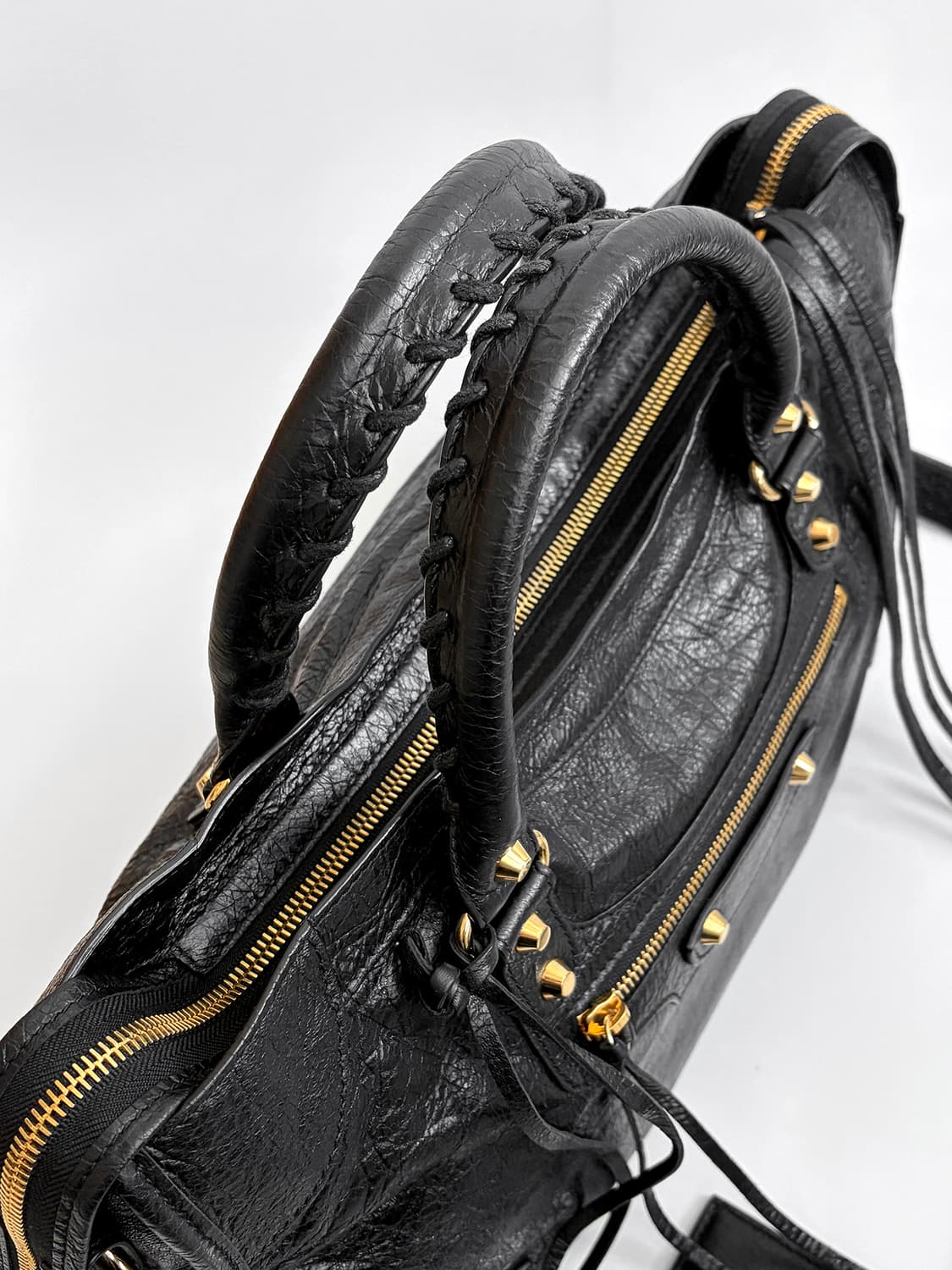 발렌시아가 클래식 시티백 미듐 판매합니다. 상품이미지5