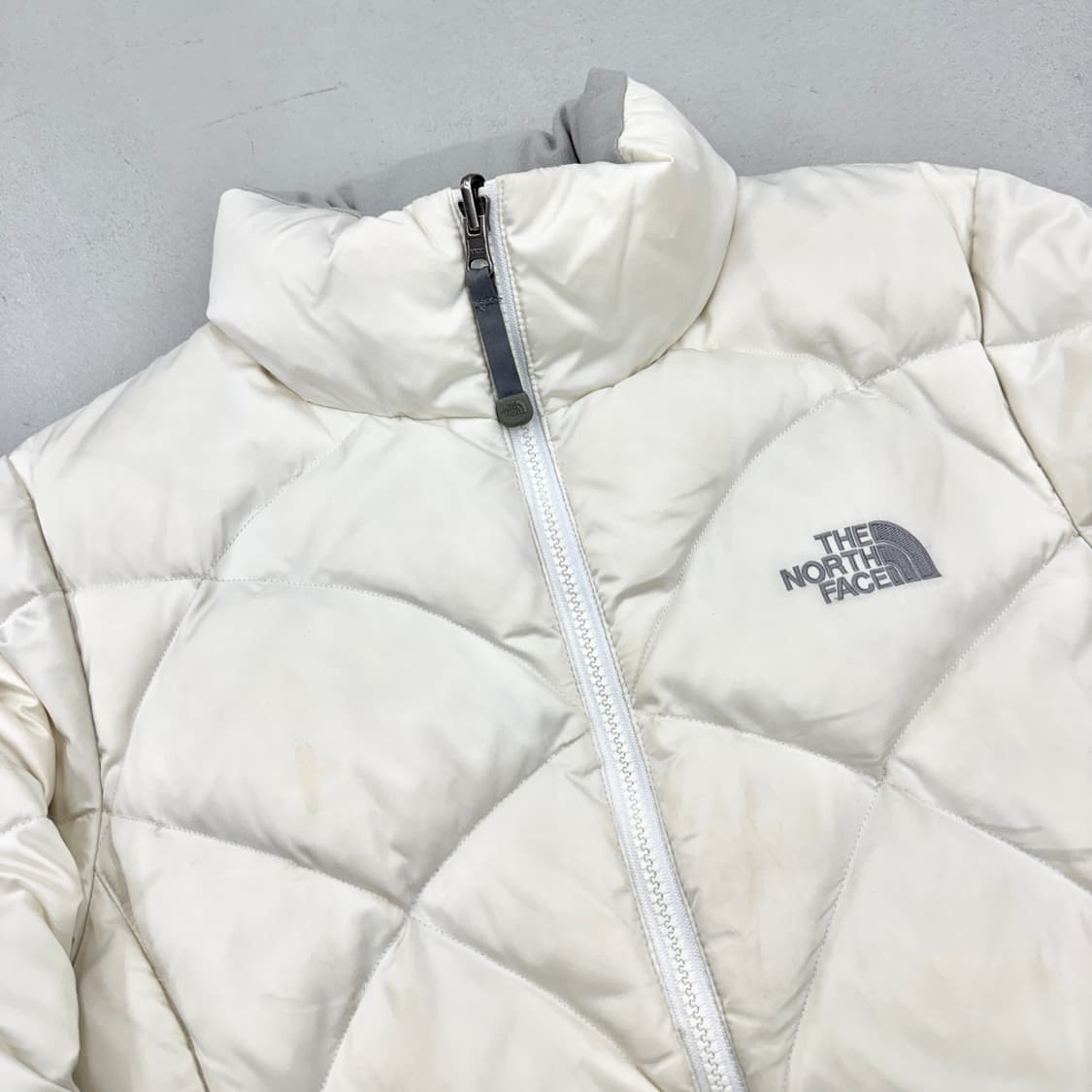 노스페이스 화이트 눕시 푸퍼 경량 패딩 상품이미지3