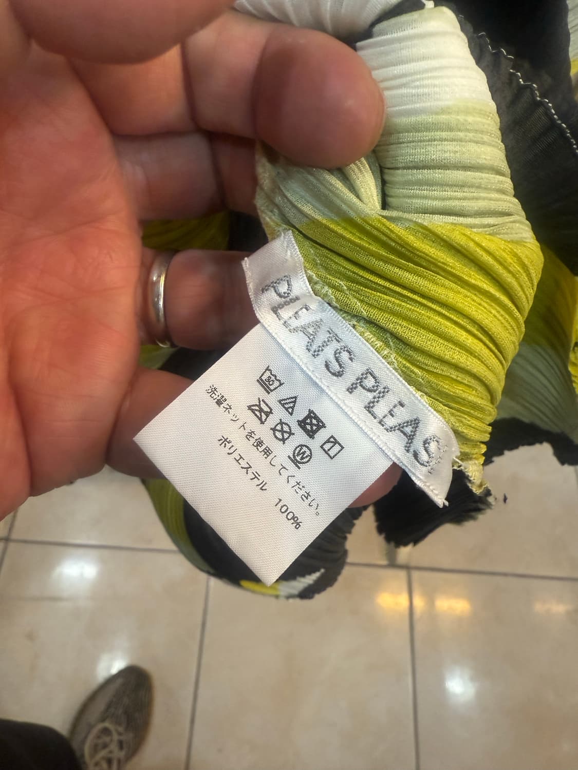 3/66 정품 플리츠플리즈 팝니다 상품이미지2