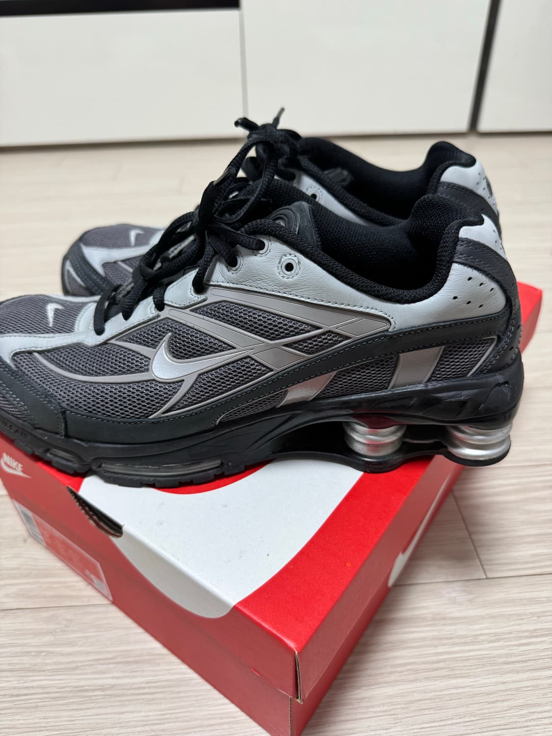 나이키 샥스 라이드2 그래파이트 색상 275 sie 상품이미지3