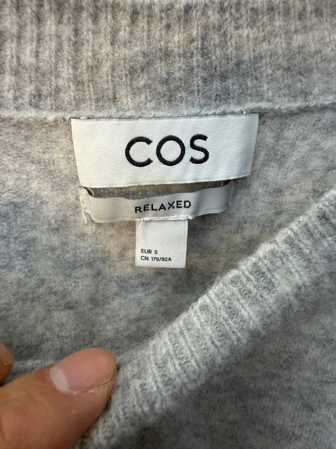정품) COS 코스 남성 오버핏 그레이 니트 S 상품이미지6