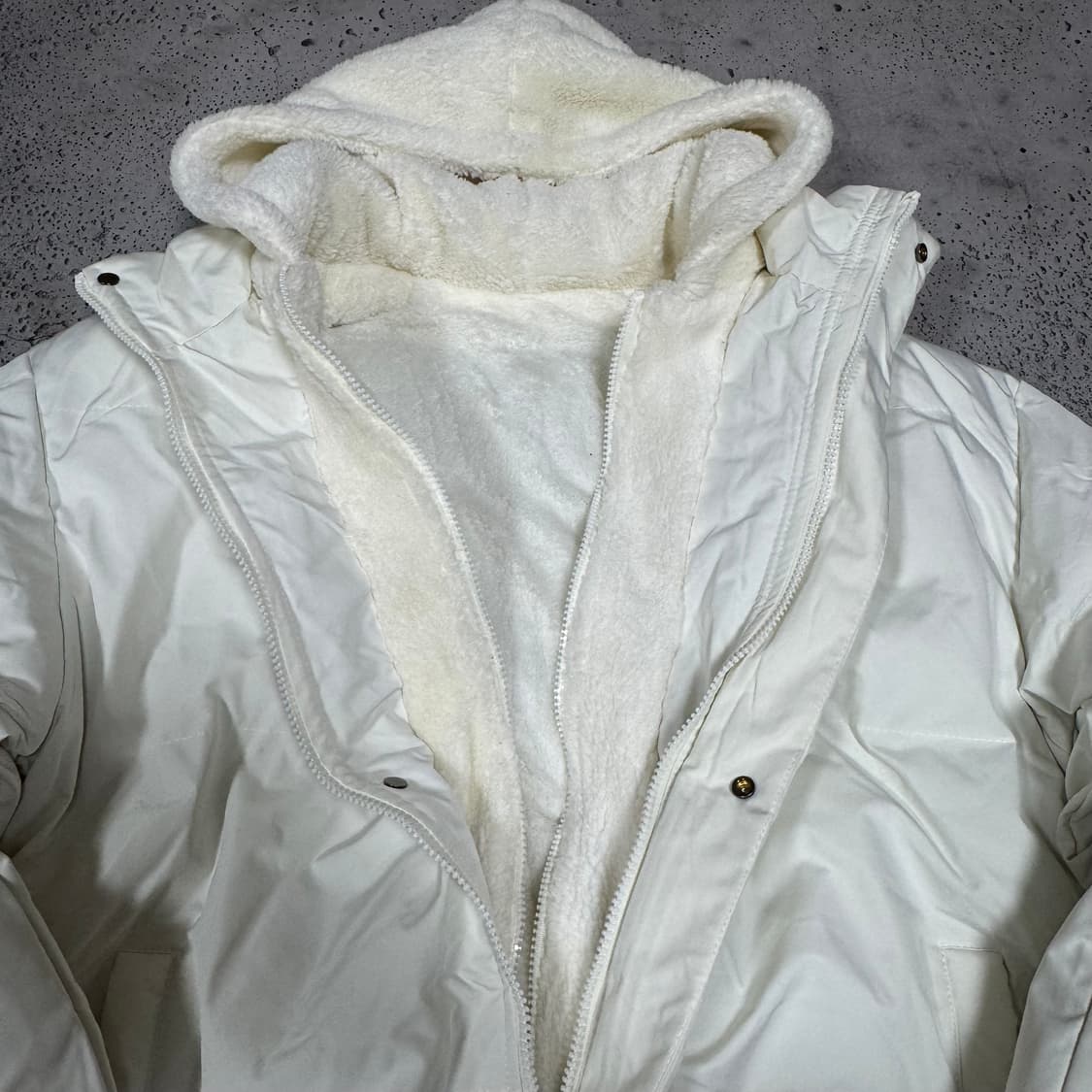 (바배) 양털 후드 화이트 패딩 상품이미지3