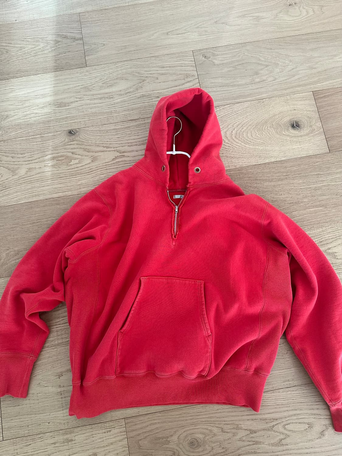 아프레쎄 레드 하프집업 맨투맨 25ss 2사이즈 팝니다. 상품이미지1