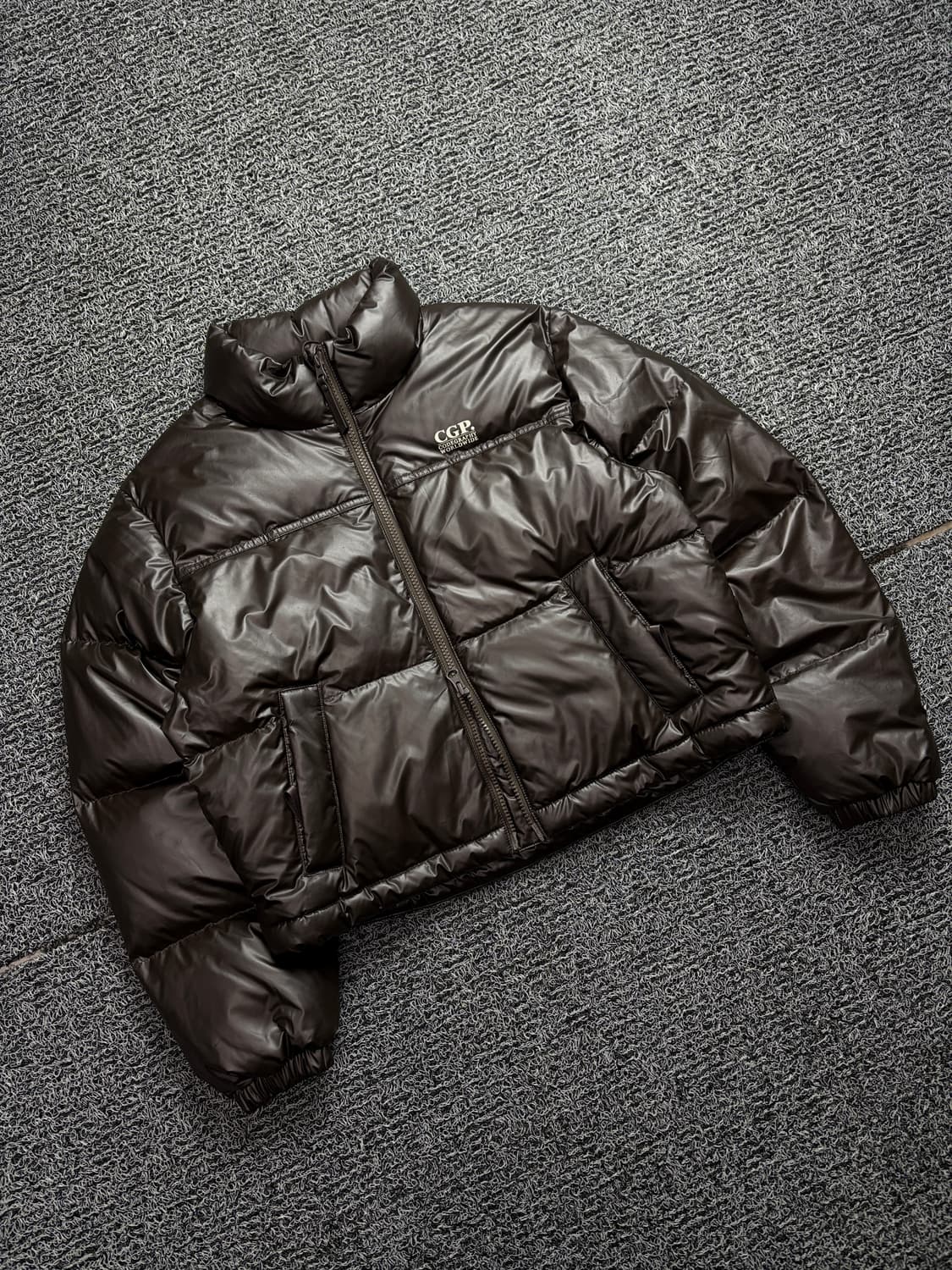 코드그라피 에센셜 숏다운 투웨이 푸퍼 패딩 브라운 1928 상품이미지1