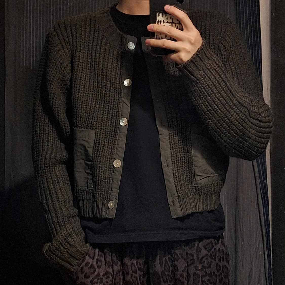 자라 카키 톤톤 뜨개짜임 아메카지 라운드넥 크롭 버튼 니트 가디건 상품이미지2
