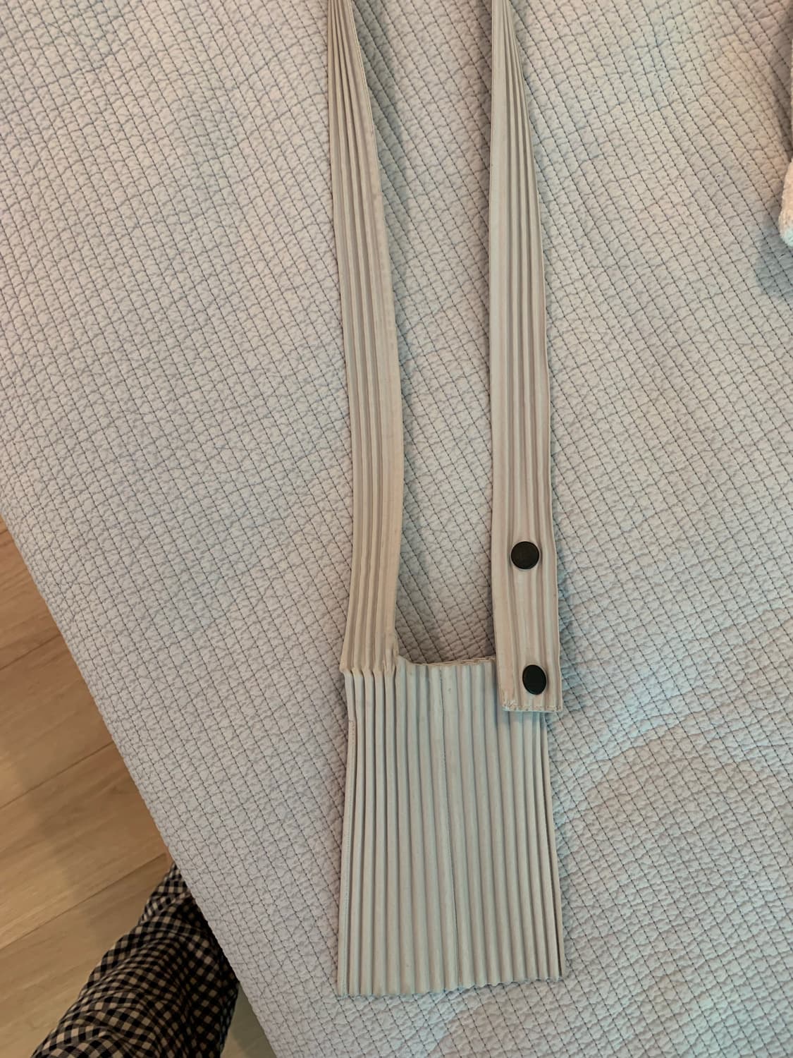 옴므플리세 미니포켓백 그레이 상품이미지1