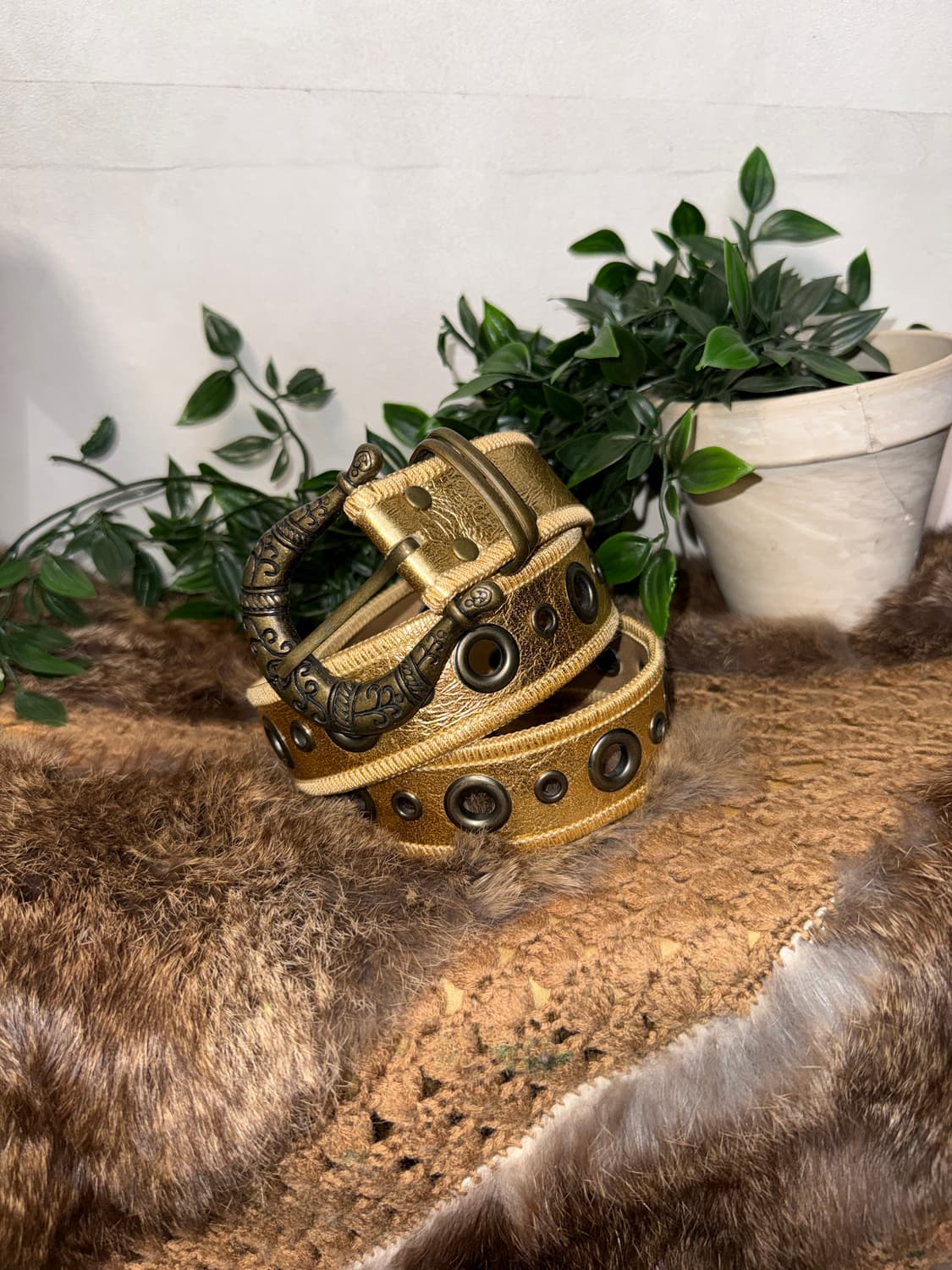 Gold punching oriental buckle belt 상품이미지1