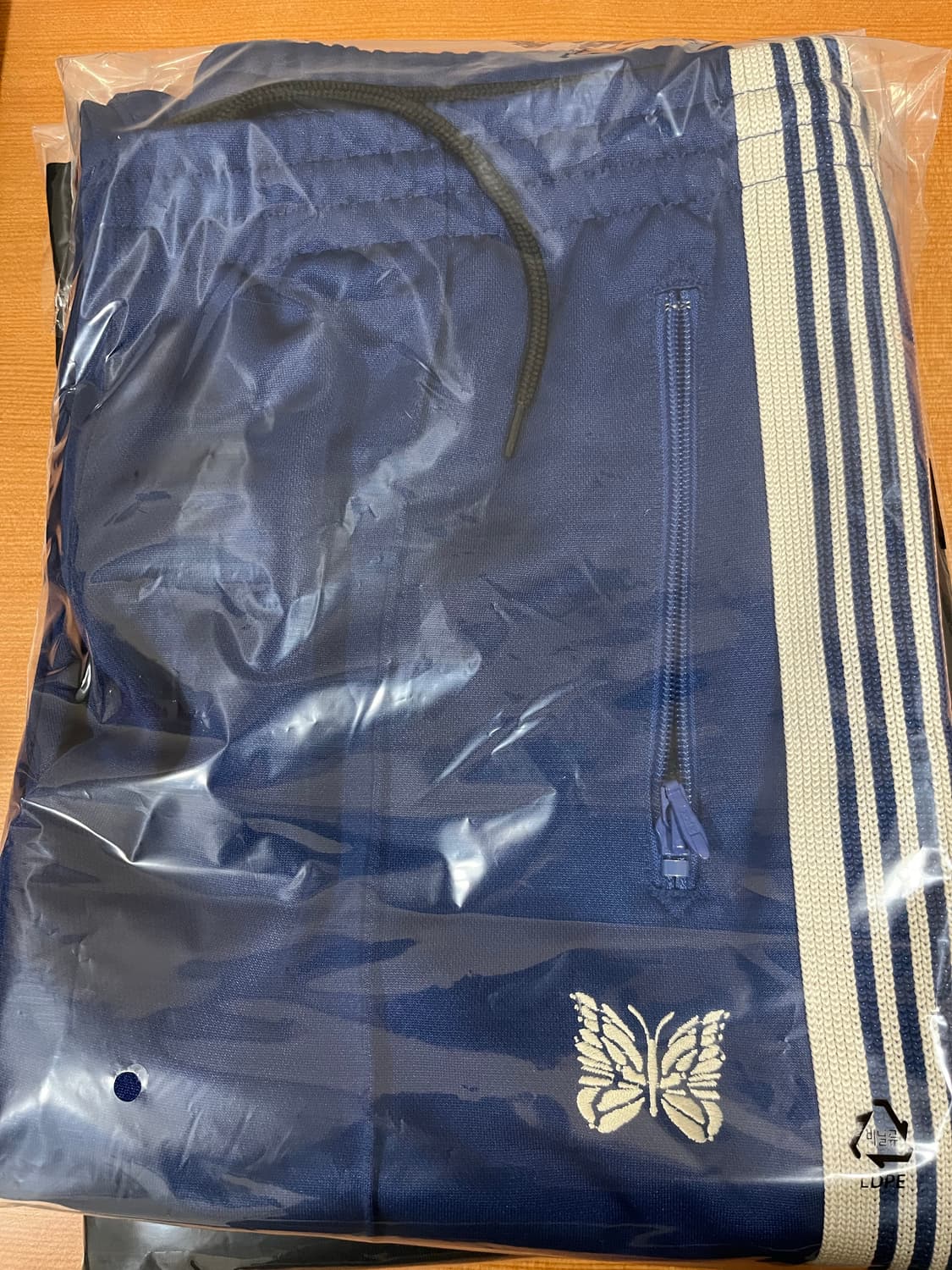 니들스 트랙팬츠 판매합니다 상품이미지1