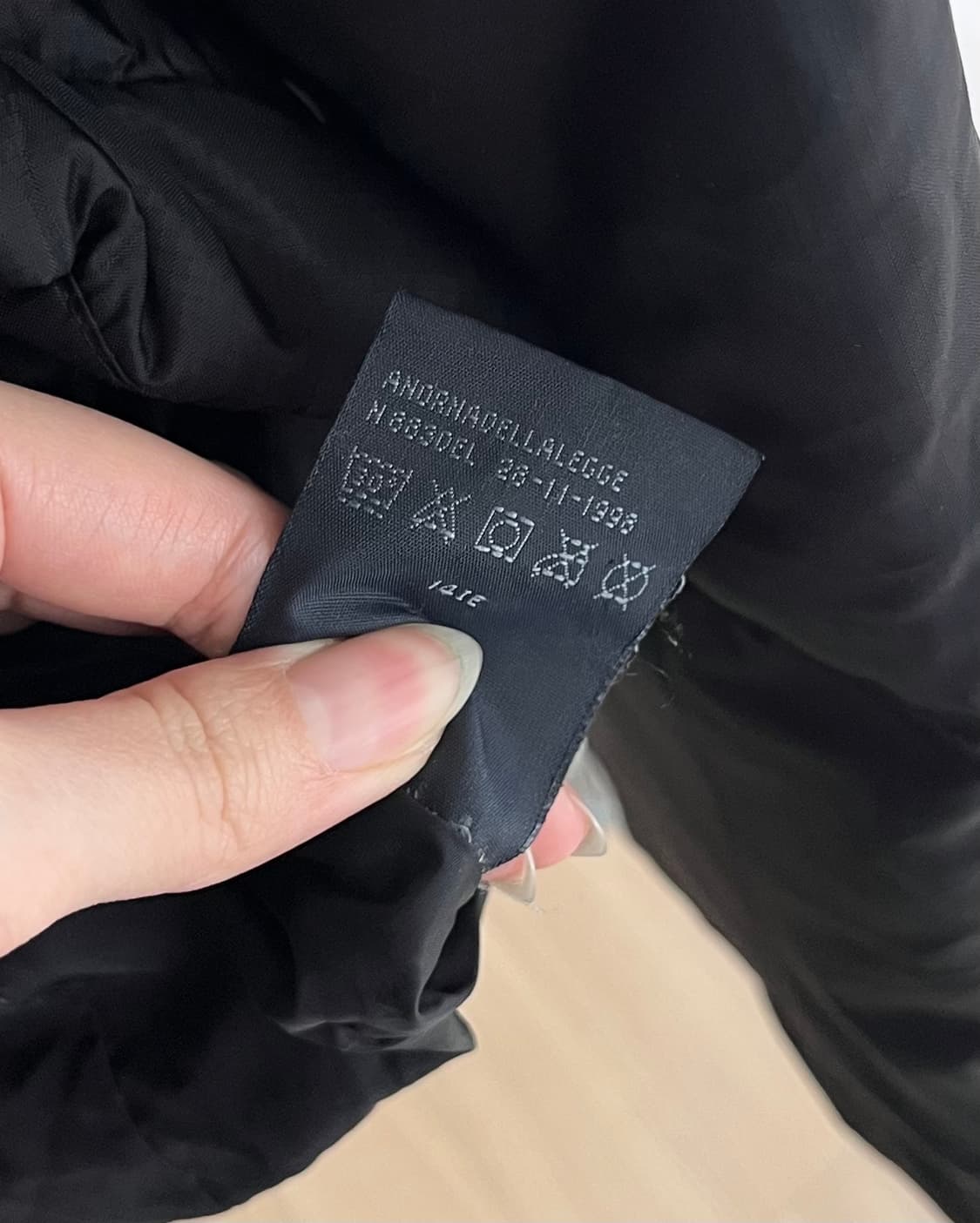 베르사체 블랙 스탠드업 칼라 퍼퍼 자켓 상품이미지9