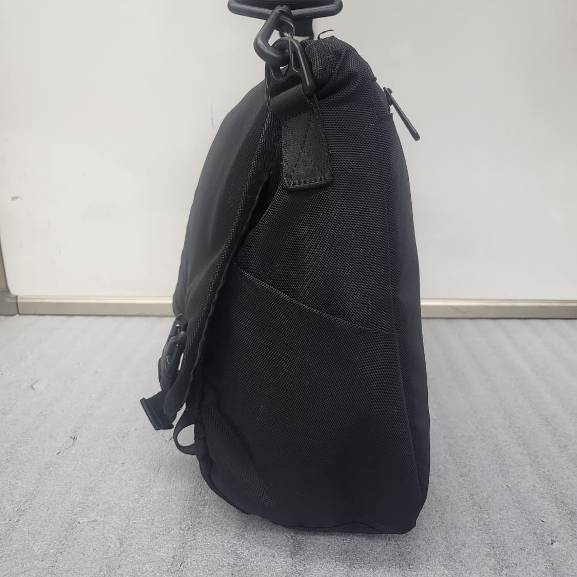 캉골 정품 메신저백 올블랙 40x30x18cm 상품이미지4