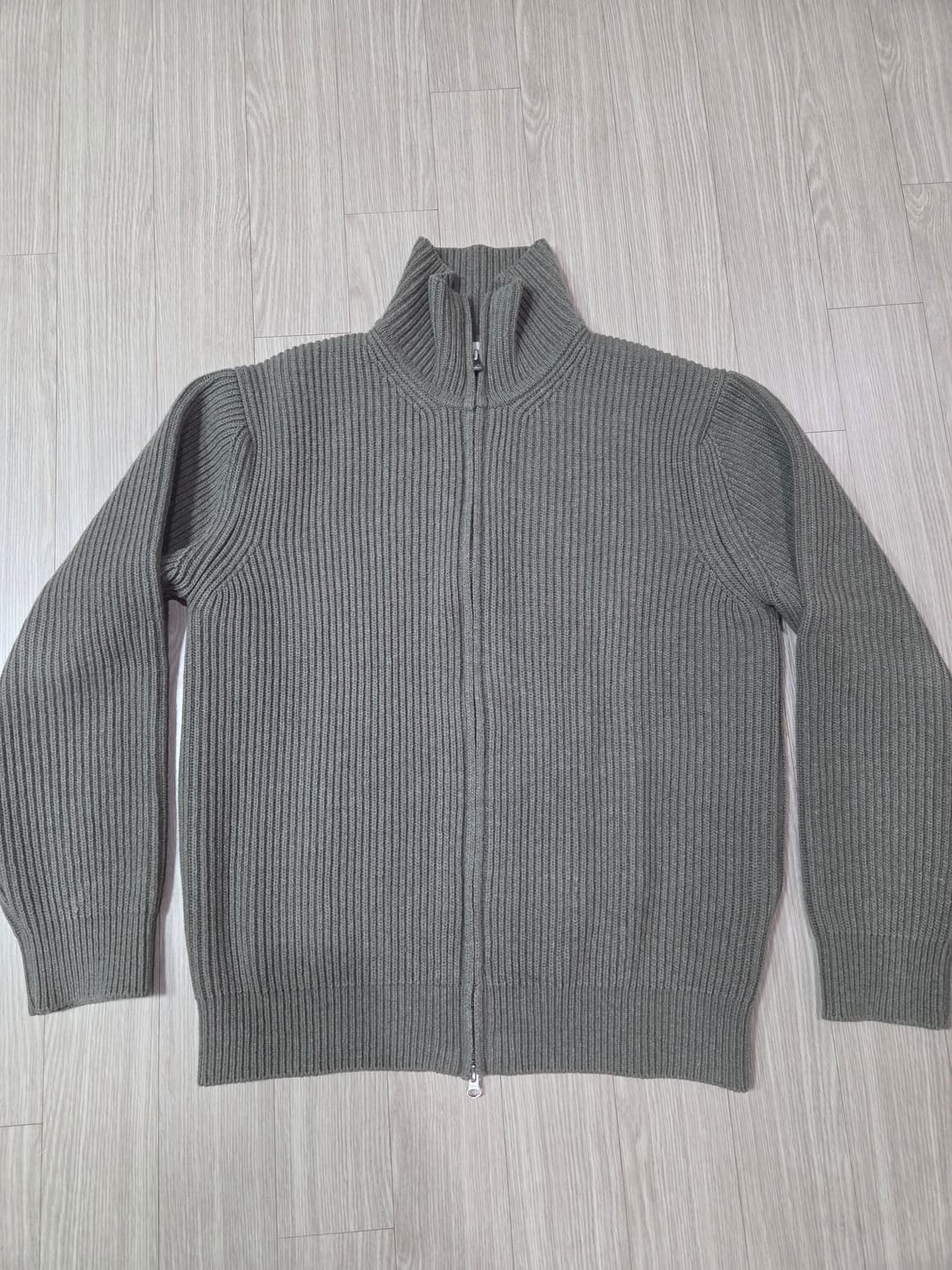 인더로우 풀집업 니트 카키 3사이즈 상품이미지1