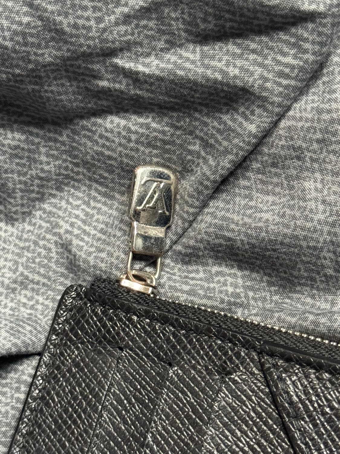 루이비통 코인 카드 홀더 타이가 블랙 상품이미지4