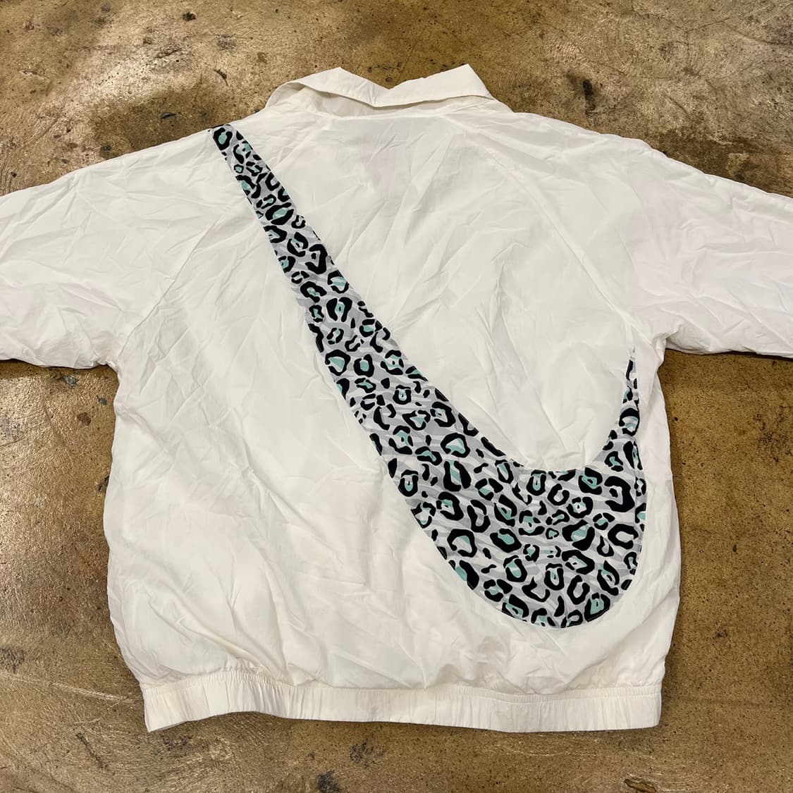 나이키 호피 레오파드 빅 스우시 바람막이  상품이미지4