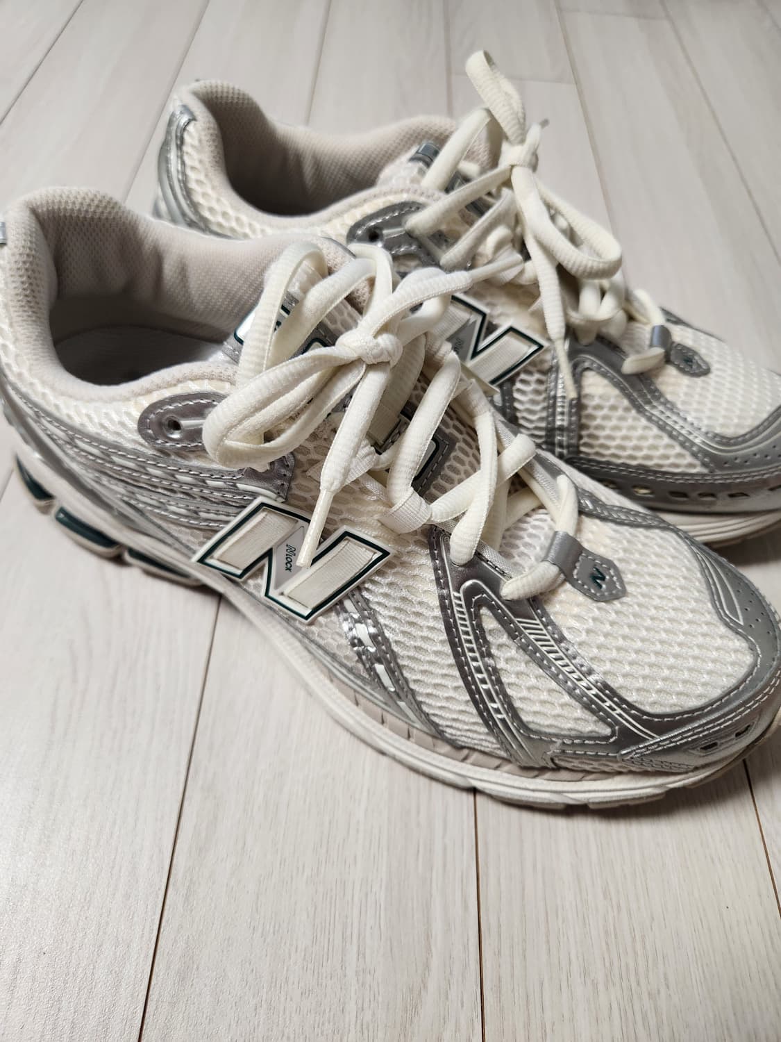 새상품급)뉴발란스 운동화 1906 M1906REE 사이즈275

몇번 안 상품이미지3