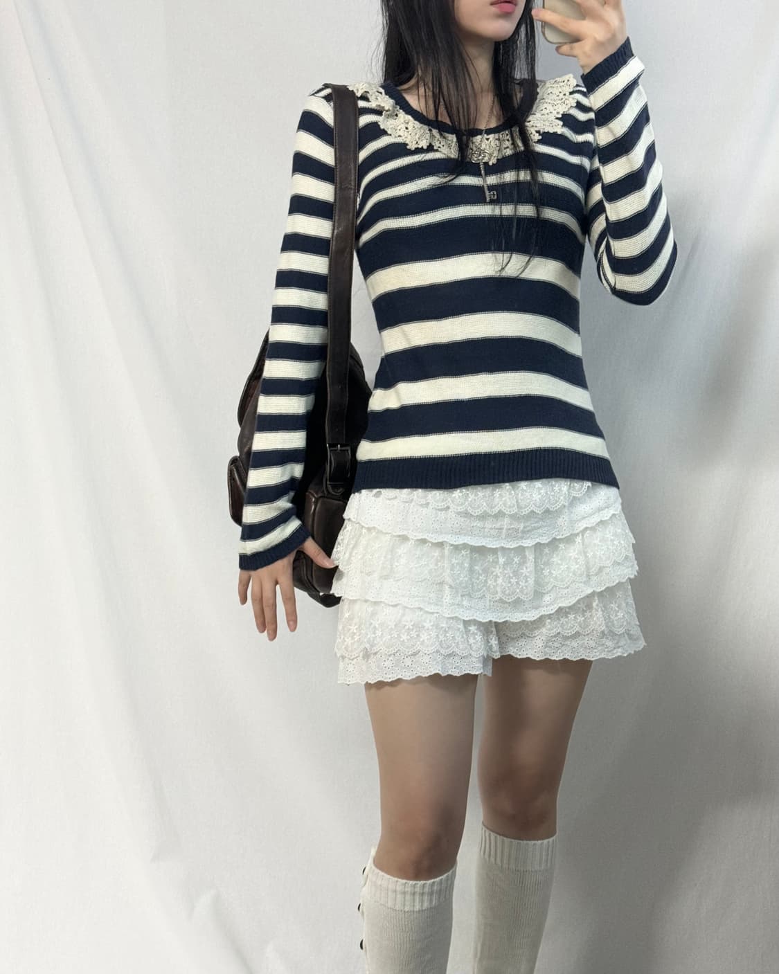 백 아일렛 스트라이프 패턴 니트 상품이미지2