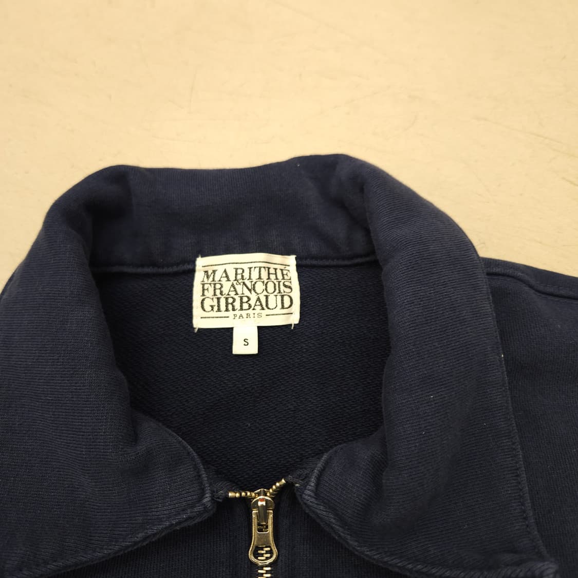 마리떼프랑소와저버 네이비 크롭 반집업 맨투맨 상품이미지3