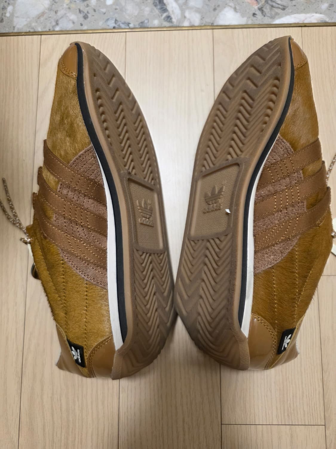 새상품상태 아디다스 송포더뮤트 컨트리 스트라타 270사이즈 상품이미지5