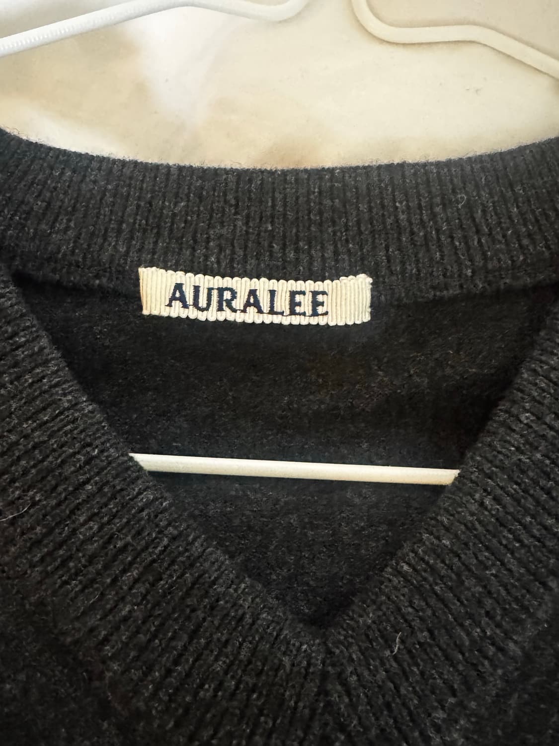 오라리 High Twist Wool Knit V Neck 차콜 상품이미지4