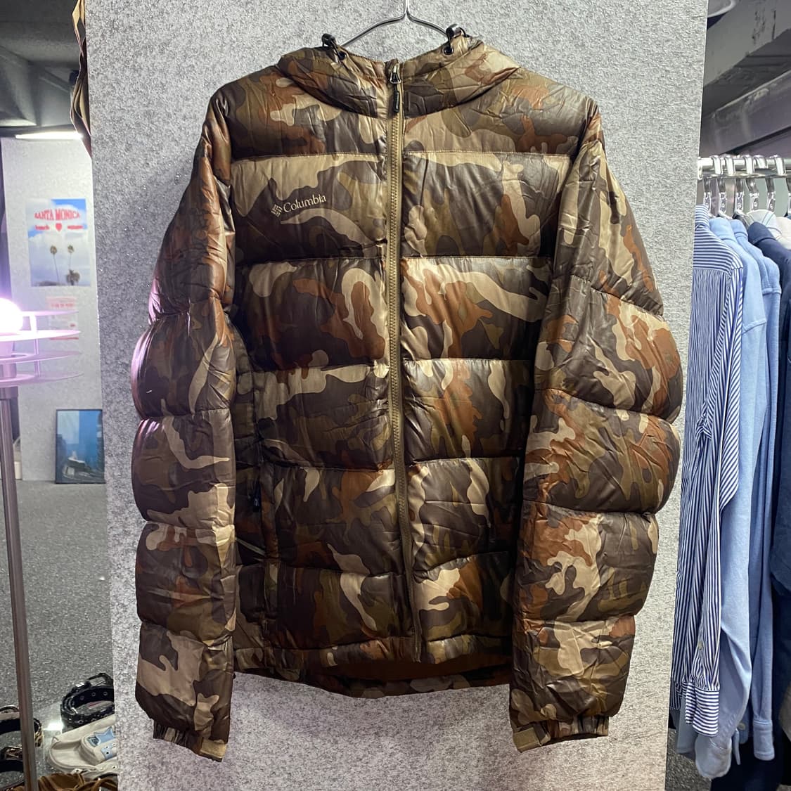 컬럼비아 카모플라주 패턴의 후디드 푸퍼 패딩 B3909 상품이미지2