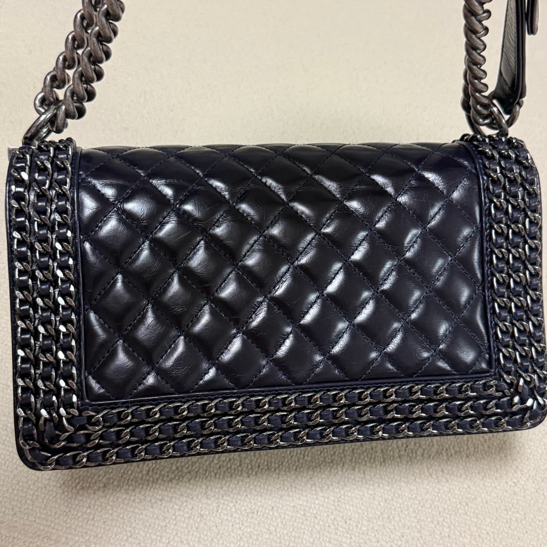 Boy Chanel Dark Navy Lambskin Medium bag 상품이미지4