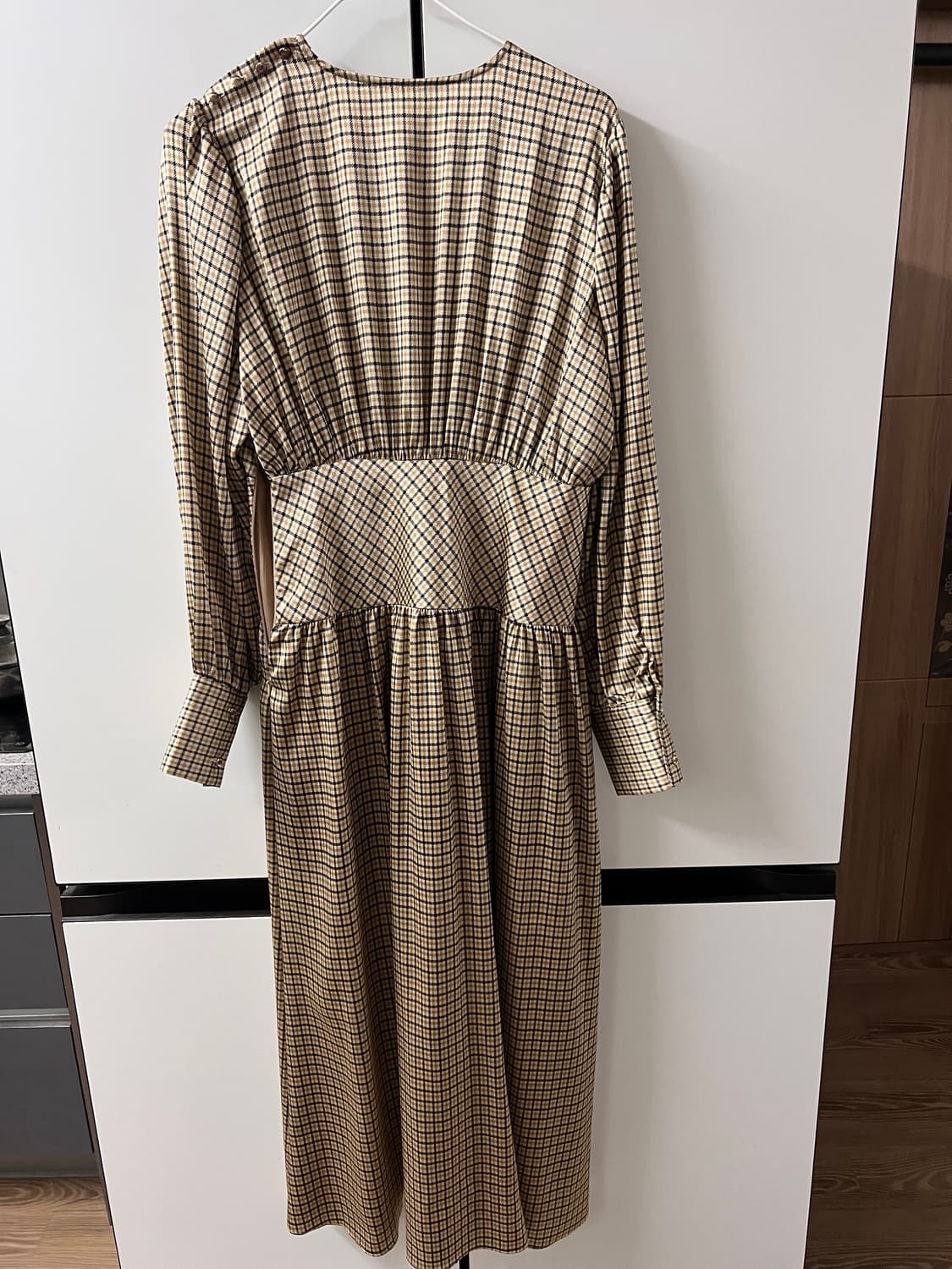 더에보니아이즈 체크 새틴 롱드레스 상품이미지4