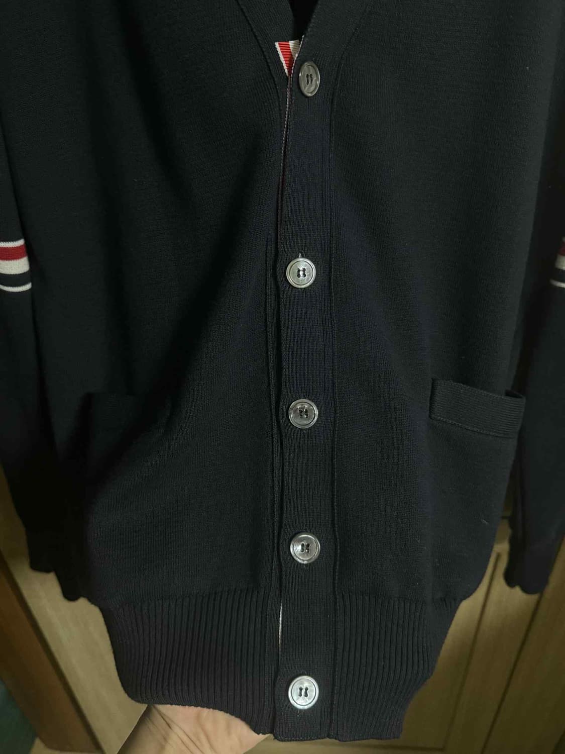 톰브라운 밀라노스티치 암밴드 가디건 네이비 4 상품이미지5
