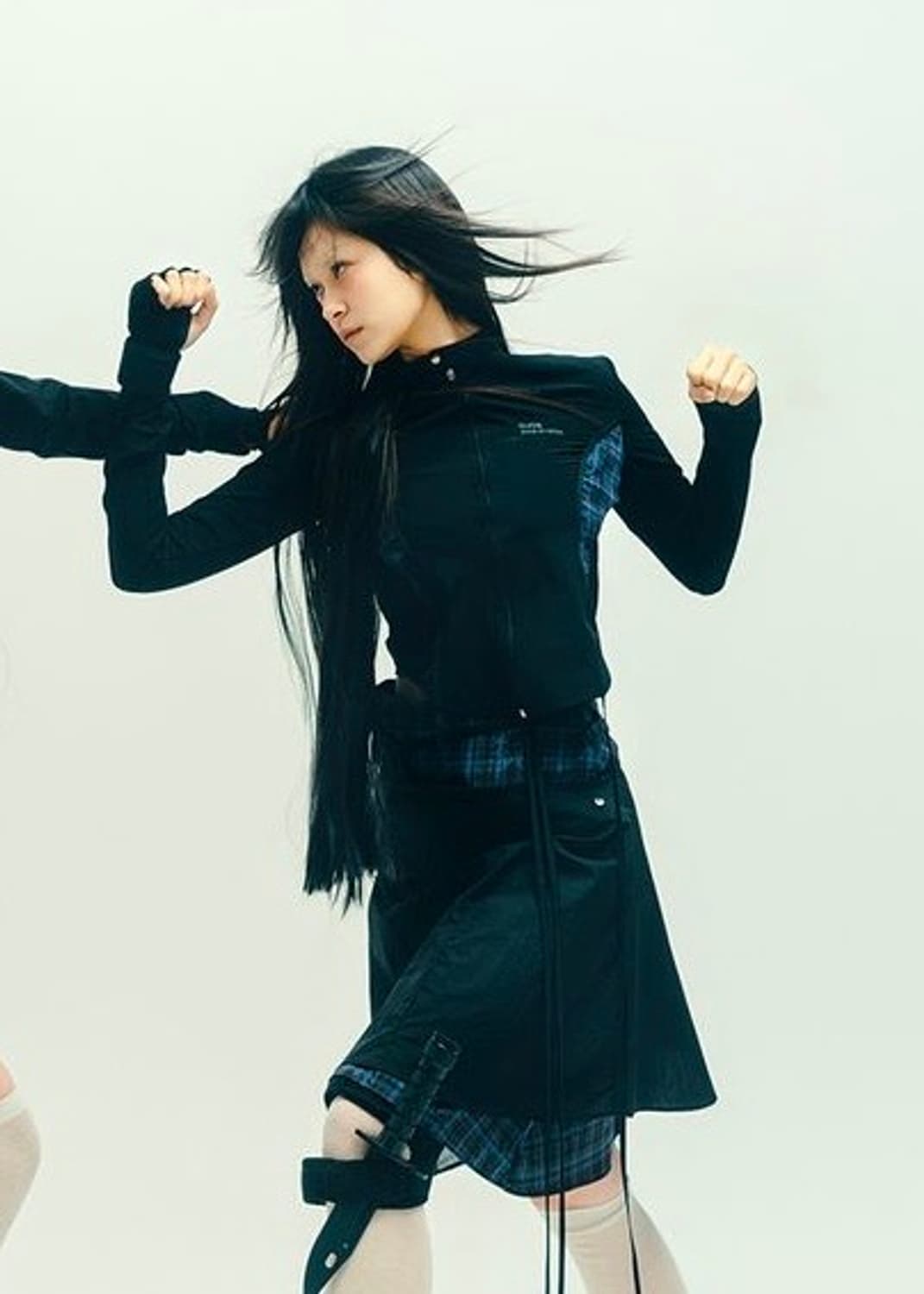 오호스 25ss 크롭 자켓 상품이미지3