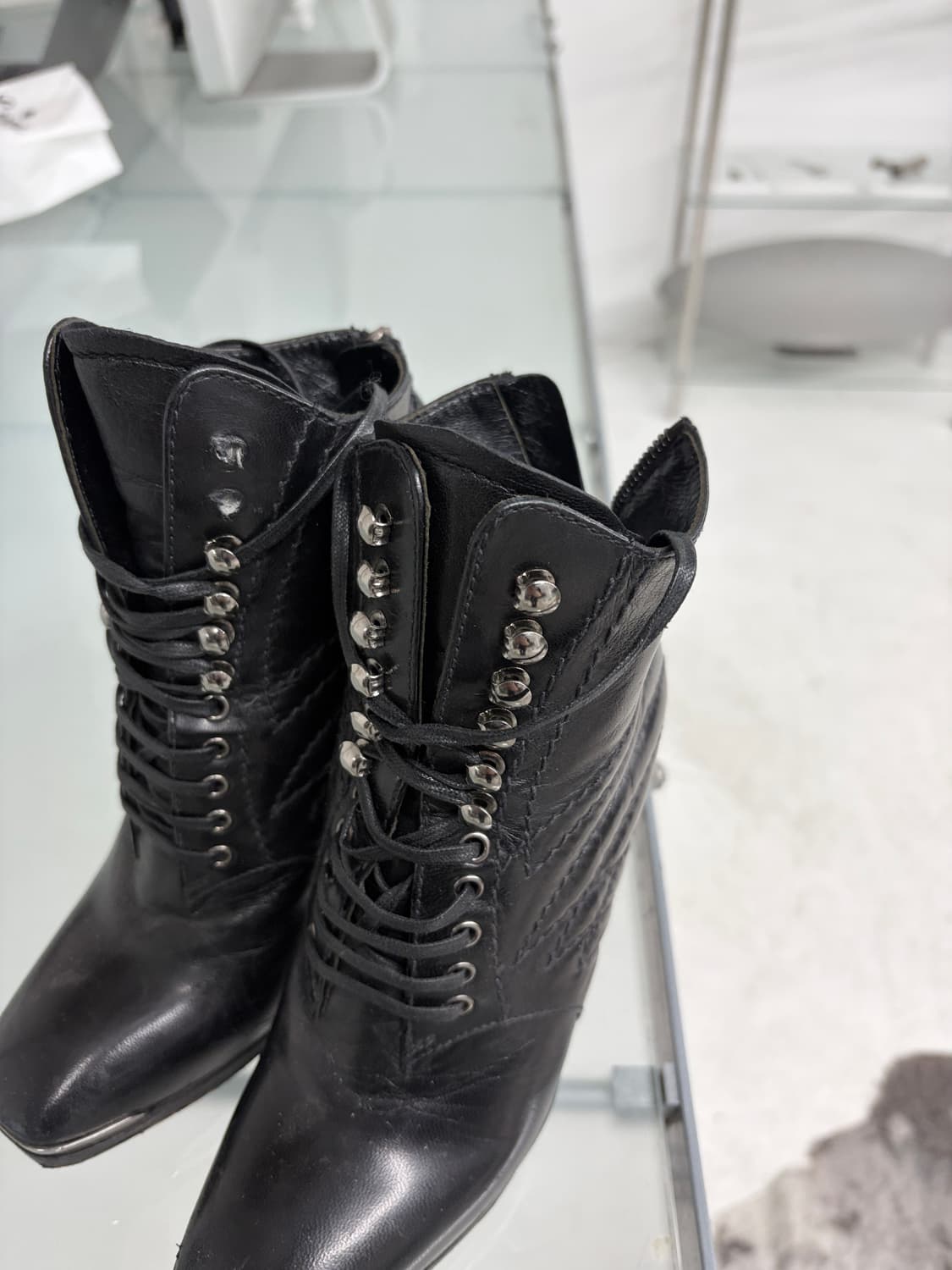 미우미우 실버 플레이트 스티칭 레더 부츠 상품이미지2