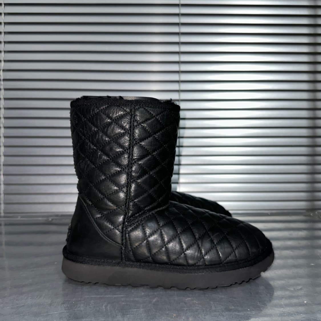 2000s 블랙 퀼팅 가죽 어그 부츠 상품이미지5