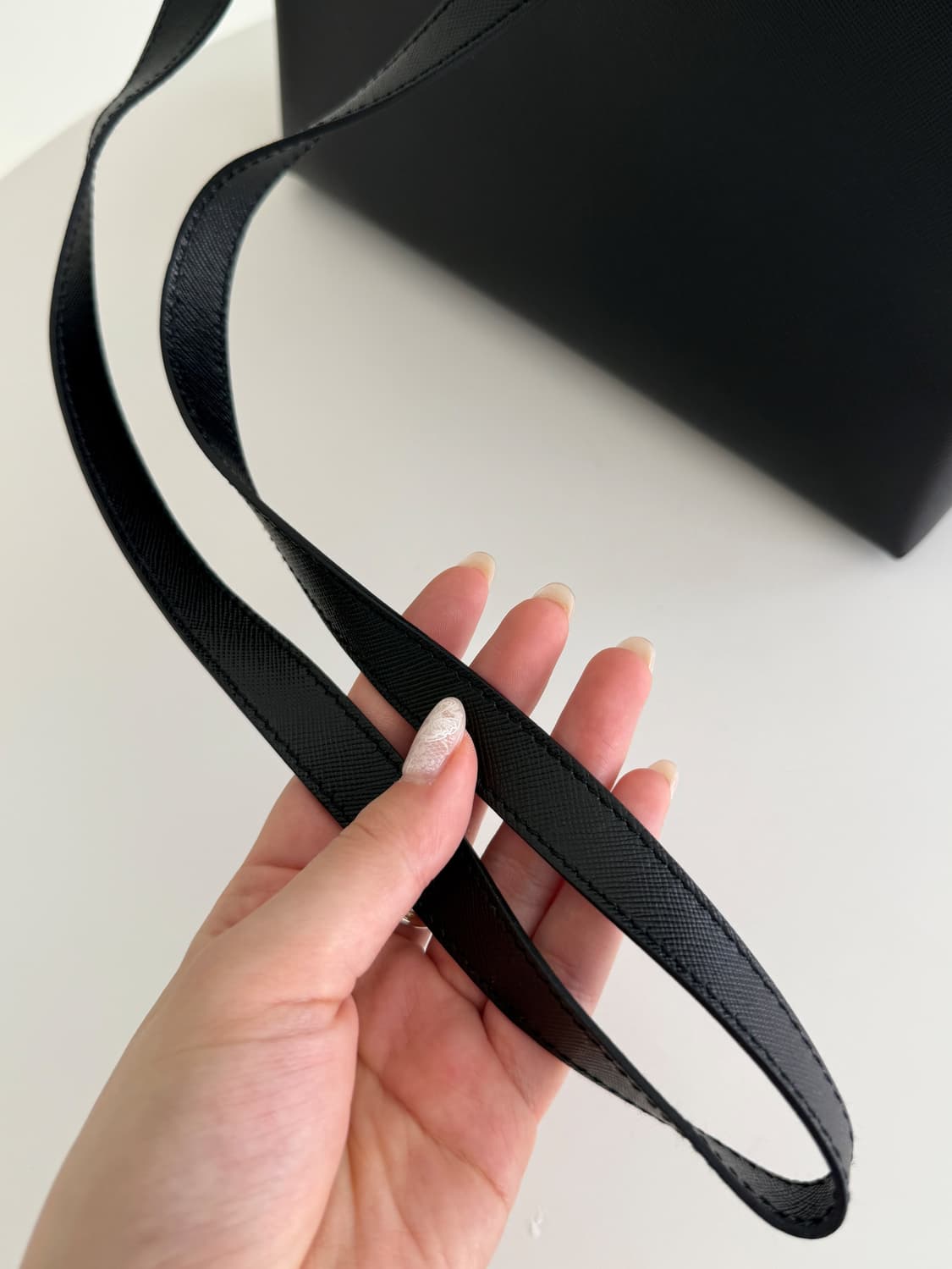 [Ferragamo] Gancini Top Handle Medium 상품이미지10