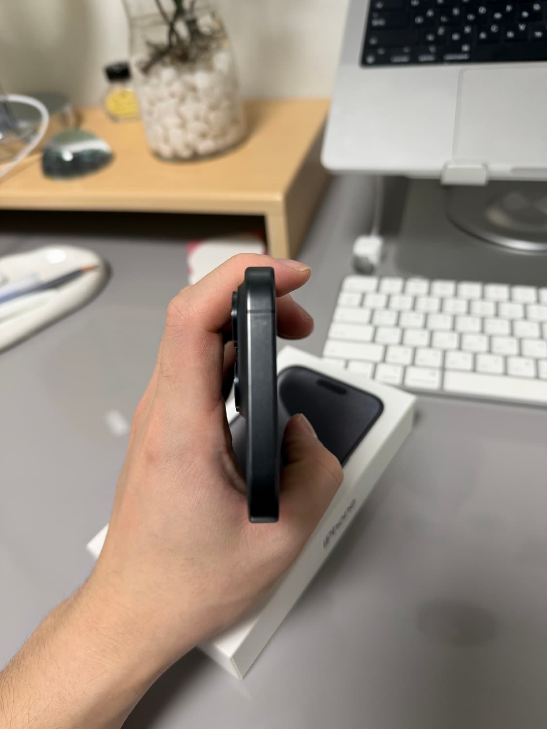 아이폰15프로 블랙 티타늄 256 상품이미지6