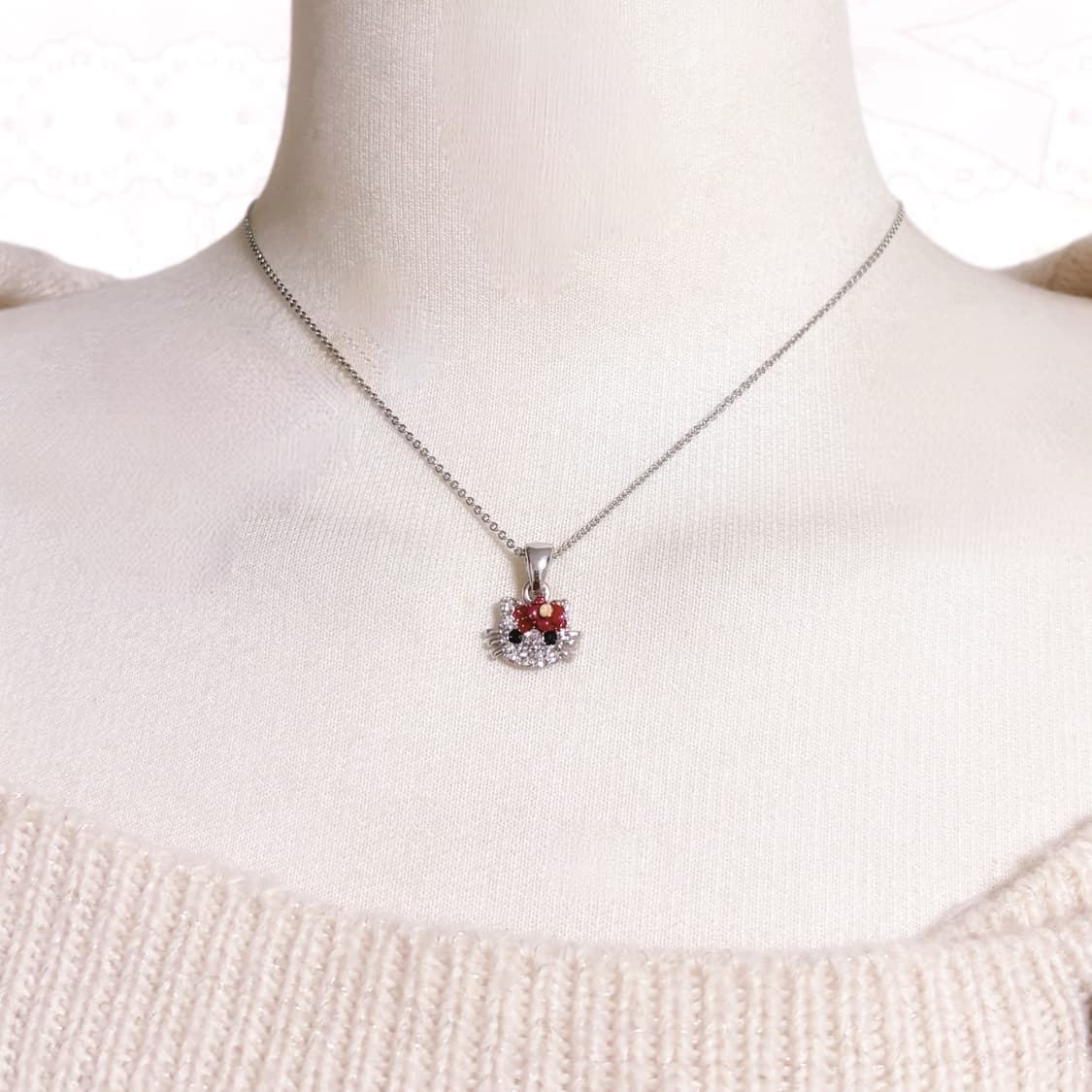 헬로키티 레드 리본 디테일 큐빅 포인트 목걸이 상품이미지1