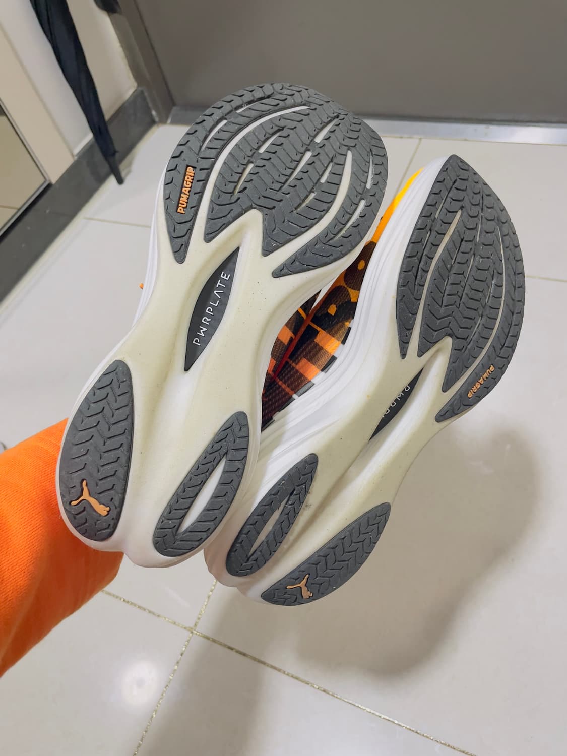 푸마 디비에이트 나이트로3 러닝화 런칭색상 상품이미지4