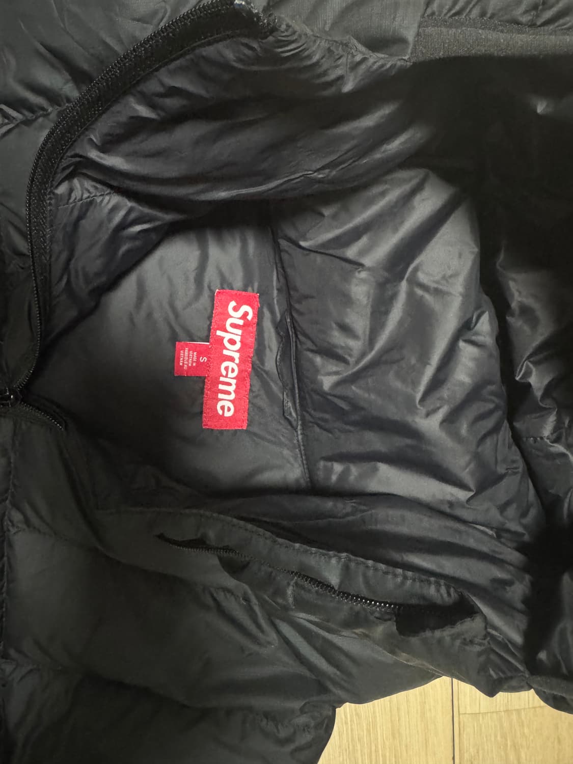 슈프림 마이크로 다운 하프집 후드 풀오버 블랙 24fw 상품이미지5