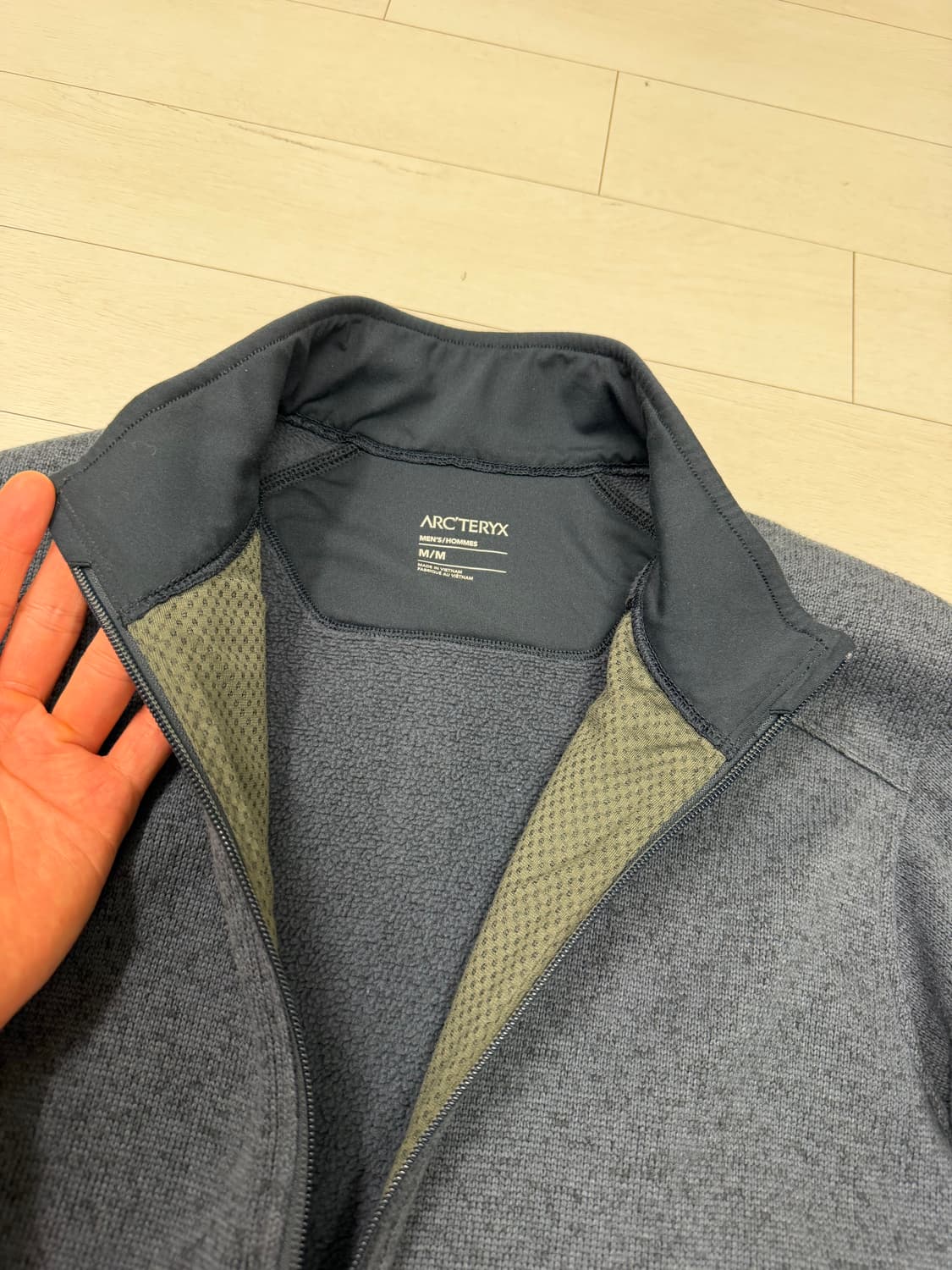 아크테릭스 커버트 가디건 M 사이즈  상태 9.6/10  사진찍고 절대  상품이미지3