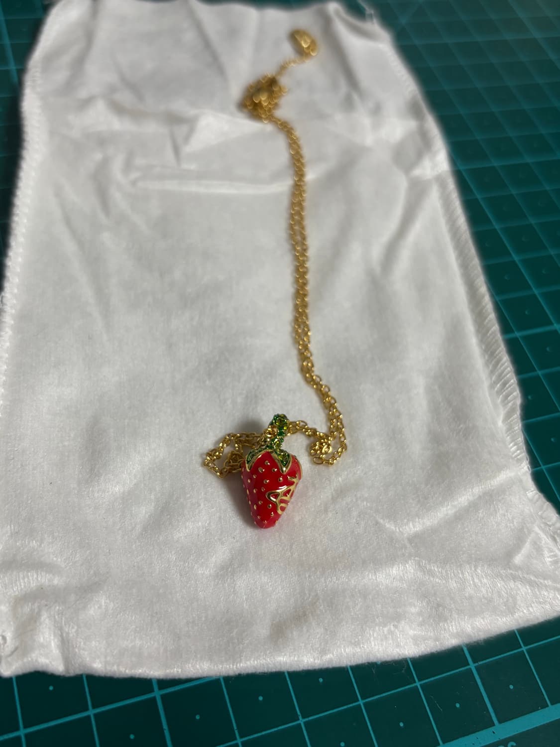 비비안웨스트우드 딸기 목걸이 상품이미지3