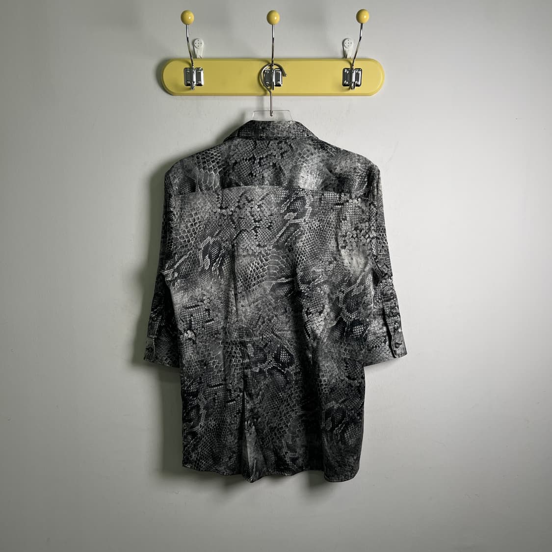 tornado mart 토네이도 마트 뱀피 파이톤 프린트 셔츠 L 상품이미지3