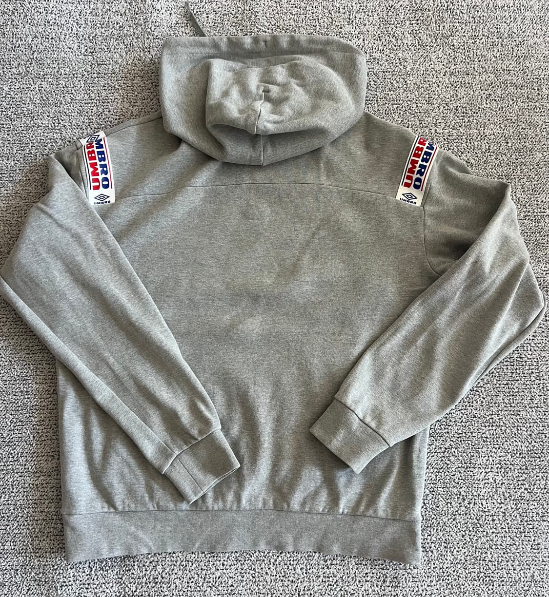 엄브로　빅로고 후드티 상품이미지9