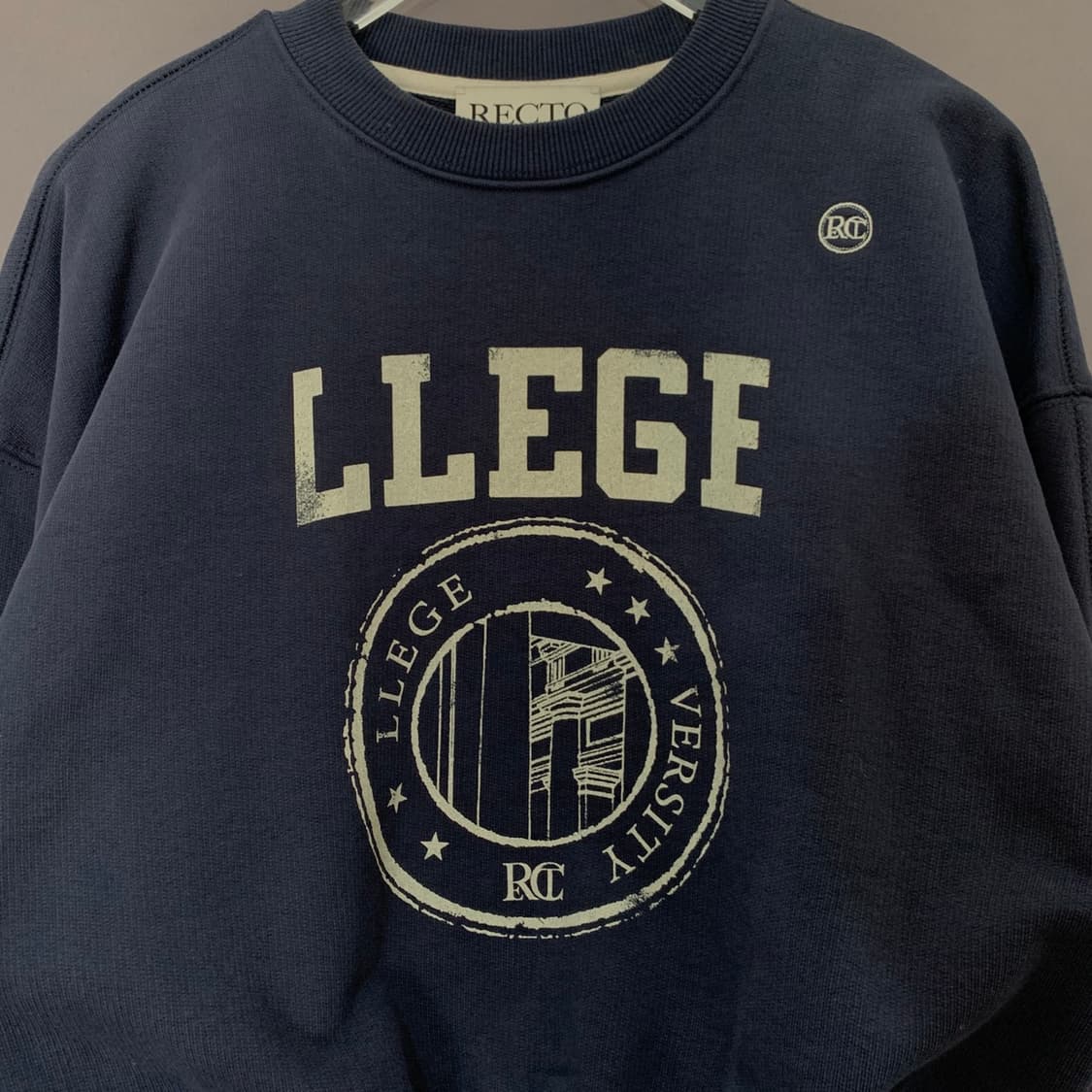 RECTO 렉토 LLEGE 유니섹스 크롭 맨투맨 네이비 상품이미지4