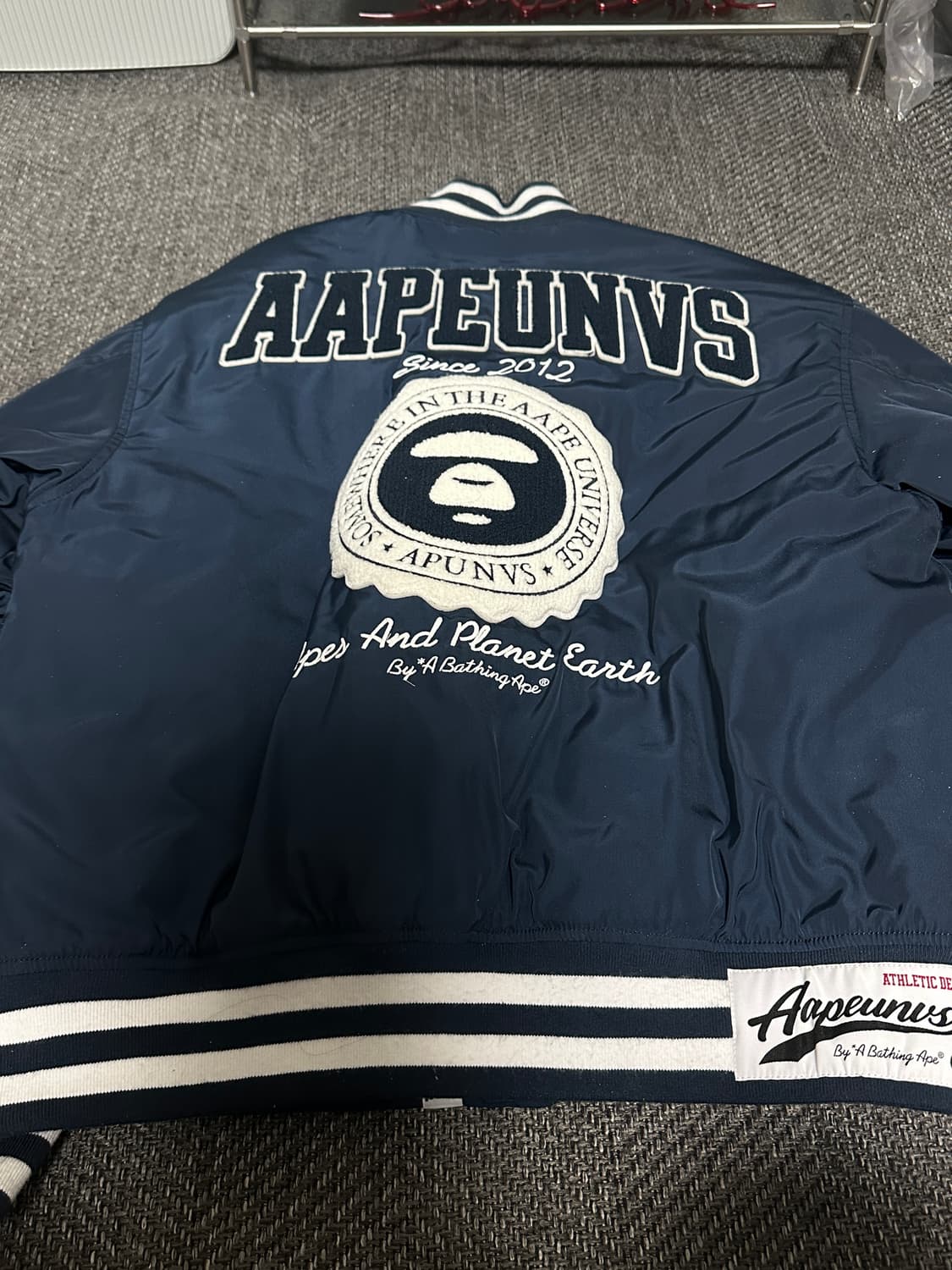 [M사이즈] 23FW AAPE 에이프 바시티 자켓 네이비 상품이미지2