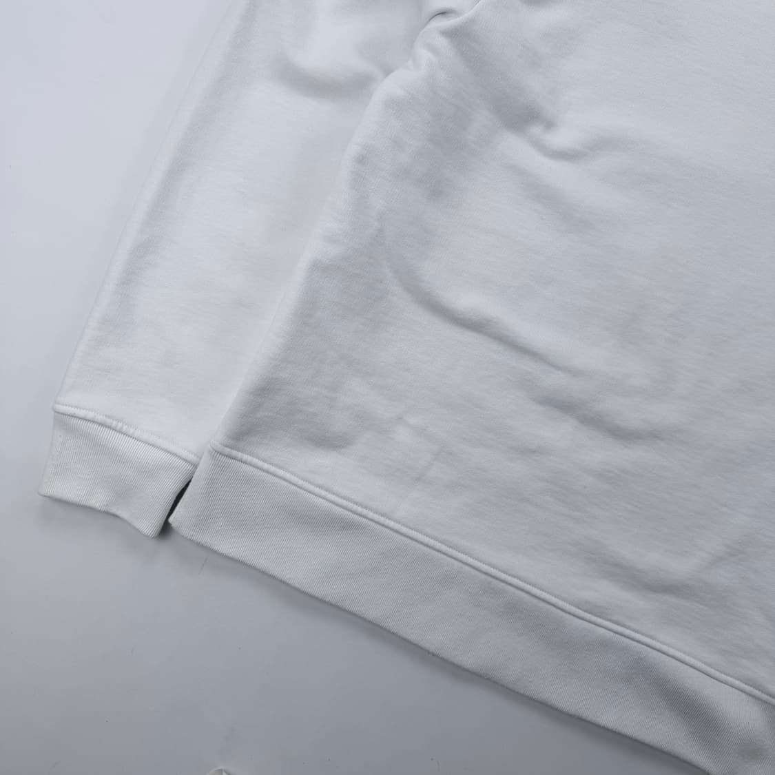 아크네스튜디오 스몰 자수 크루넥 맨투맨 상품이미지3