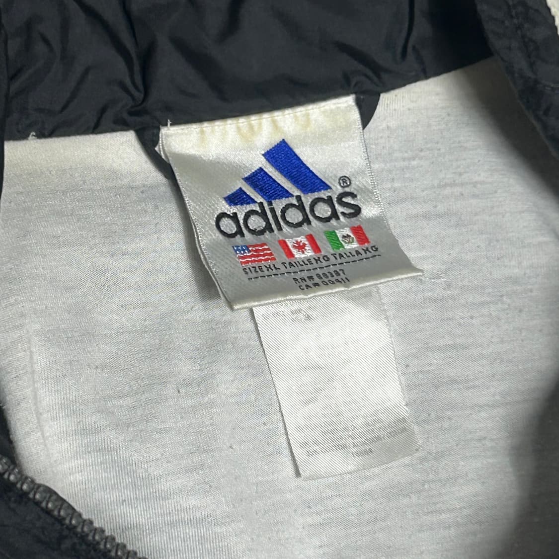 아디다스 올드스쿨 블랙 바람막이  상품이미지4