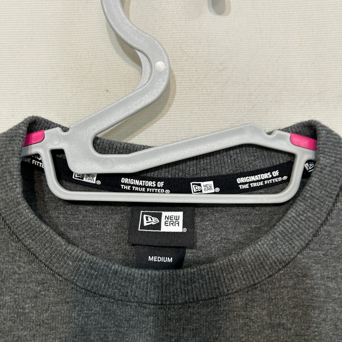 뉴에라 그레이 암포켓 맨투맨 티셔츠 M 상품이미지2