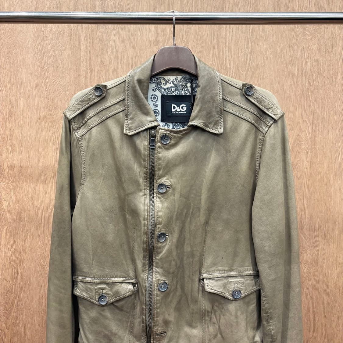 돌체앤가바나 레더 밀리터리 자켓 워싱 텍스처 어깨 견장 디테일 베이지 상품이미지4