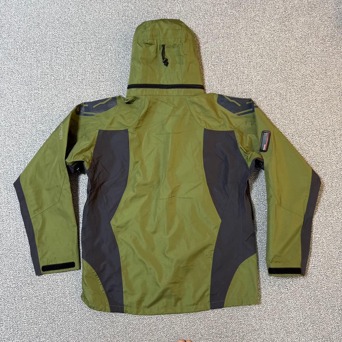 아크테릭스 바람막이 M 상품이미지2