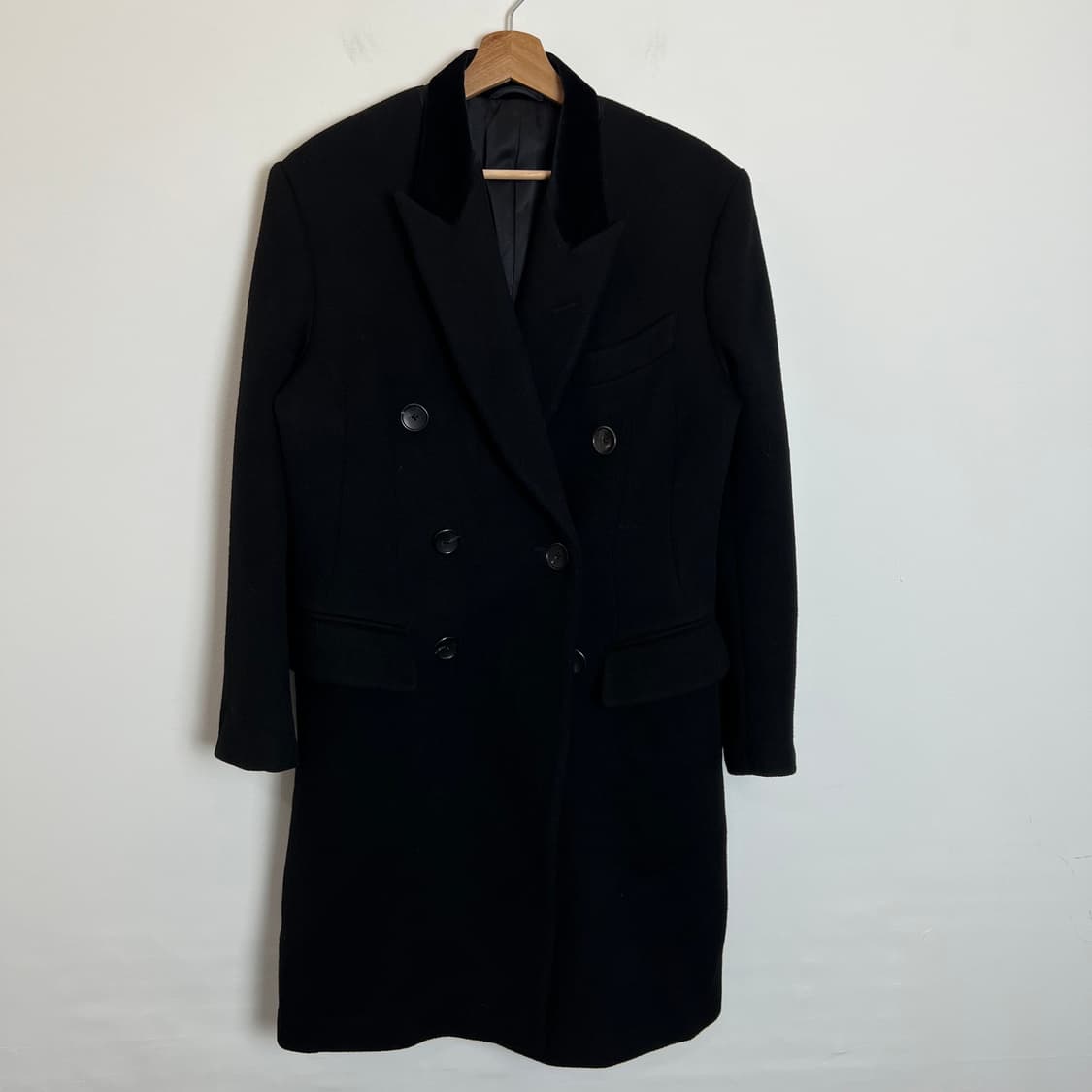 벨벳 피크드 카라 더블코트 상품이미지1